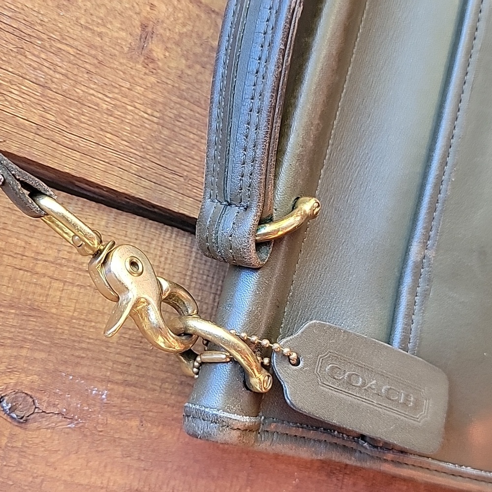Classic Coach Olive Green Willis Leather Men's Bag - Picture 6 of 16
